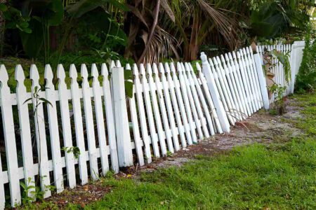 5 telltale signs it's your time to replace backyard fence